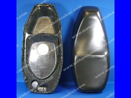 1269990152Seat10-Gator 150